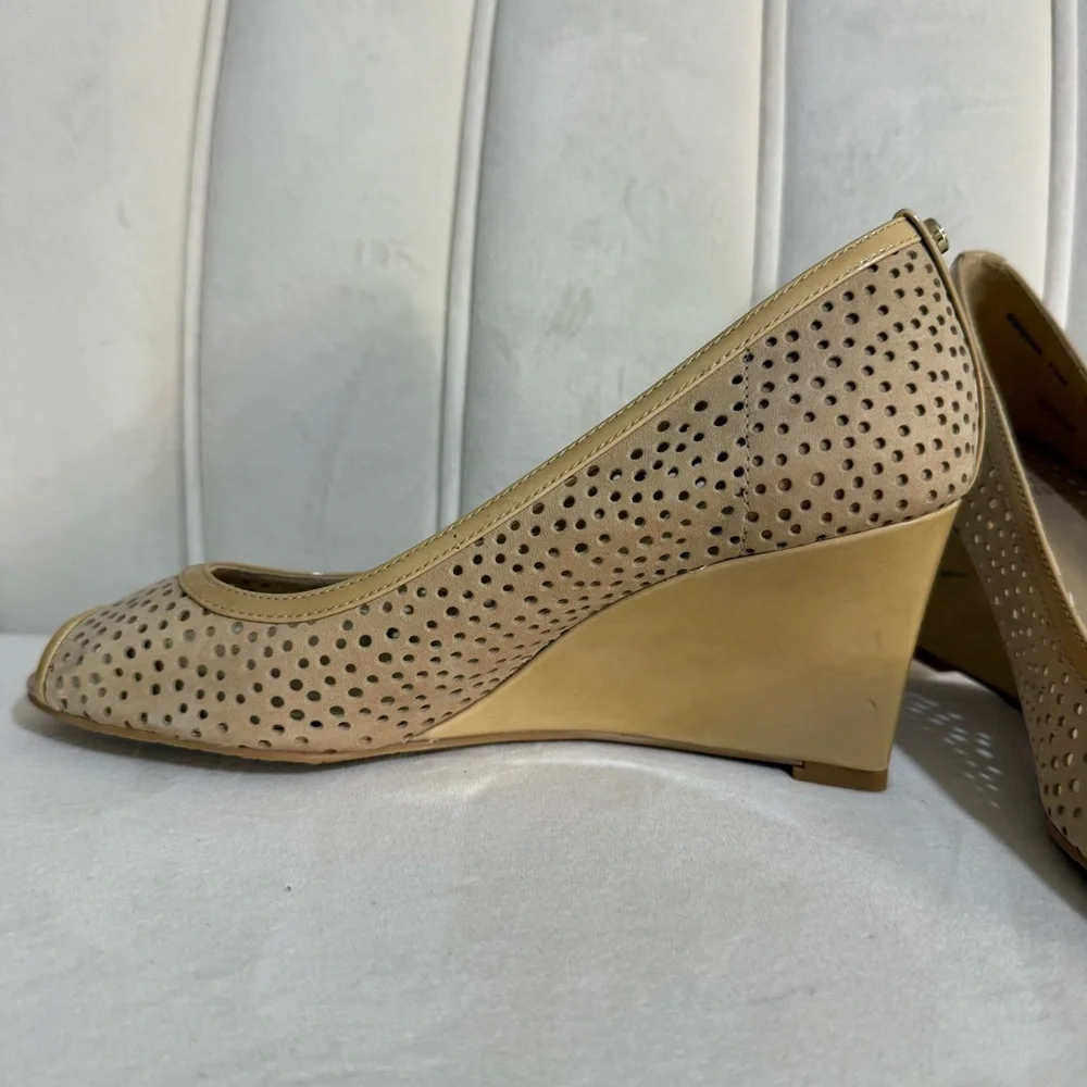 Stuart Weitzman Women’s Size 7.5 Perfecto Peep Toe Wedges
